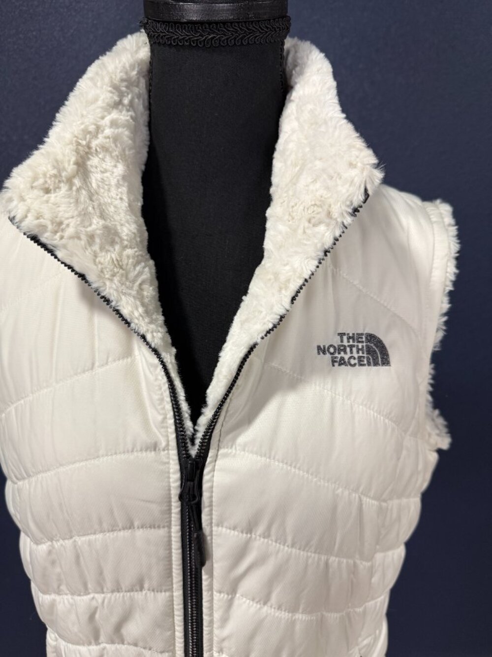 The North Face White Sherpa Lined Puffer Vest | M - Picture 2 of 8